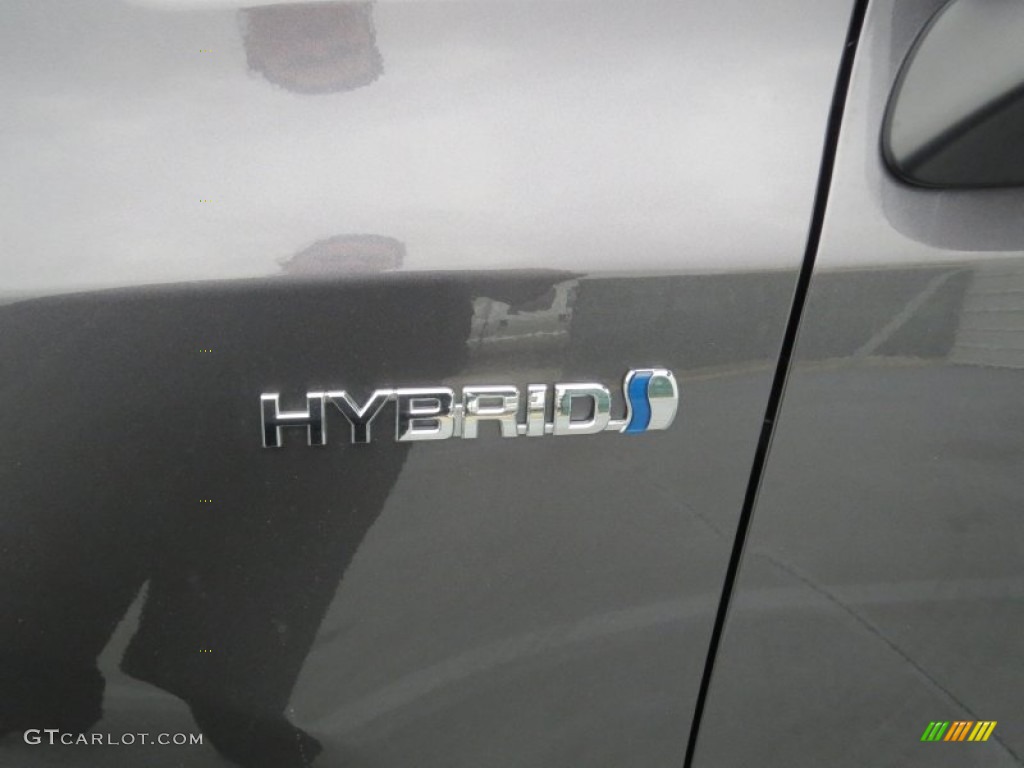 2013 Prius v Three Hybrid - Magnetic Gray Metallic / Misty Gray photo #11