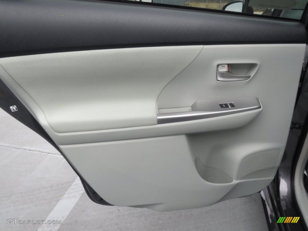 2013 Prius v Three Hybrid - Magnetic Gray Metallic / Misty Gray photo #19