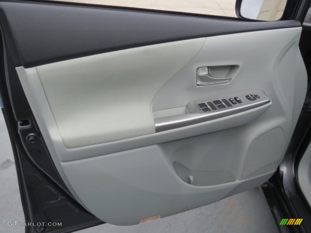 2013 Prius v Three Hybrid - Magnetic Gray Metallic / Misty Gray photo #21