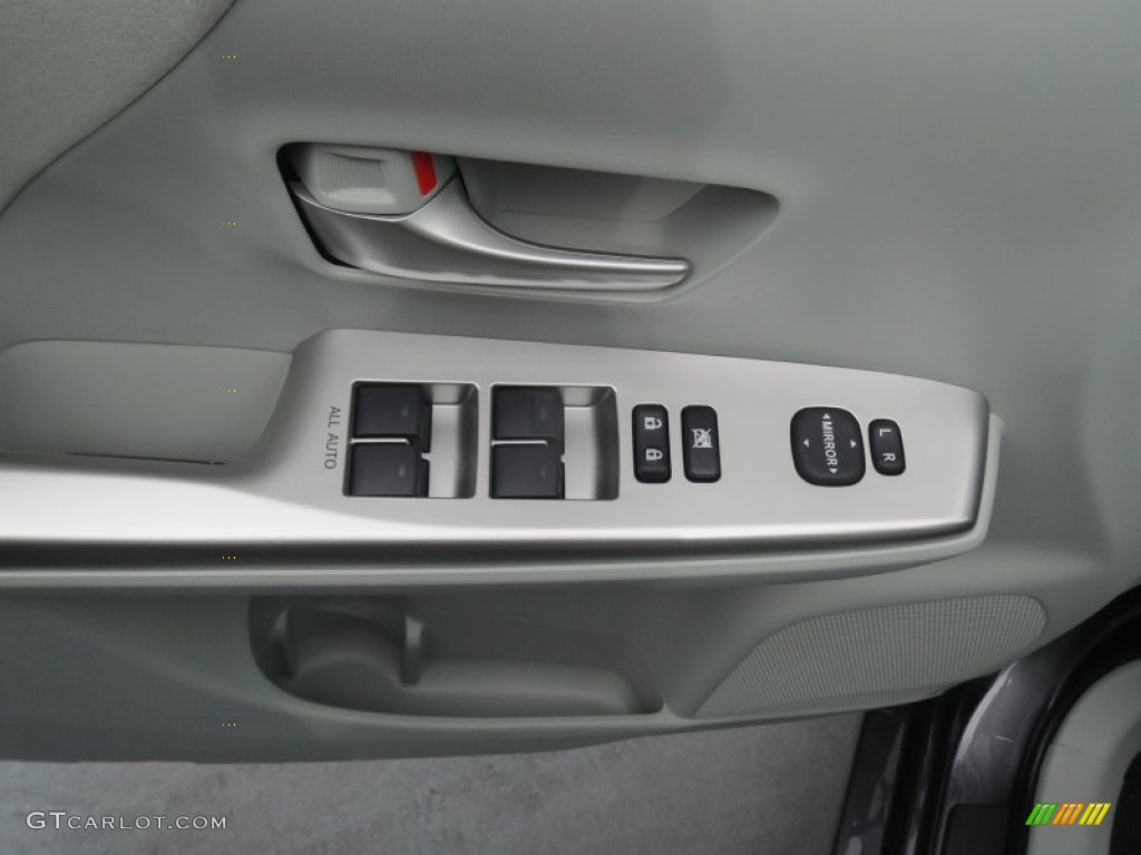 2013 Prius v Three Hybrid - Magnetic Gray Metallic / Misty Gray photo #22