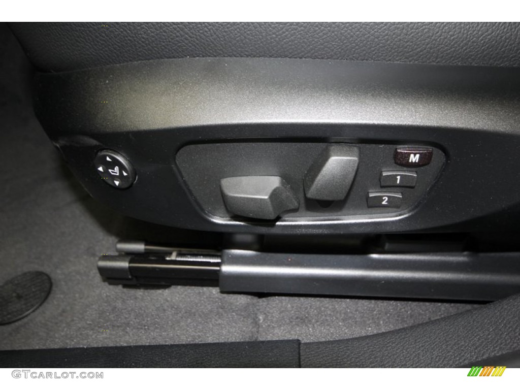 2013 BMW X1 sDrive 28i Controls Photo #76388026