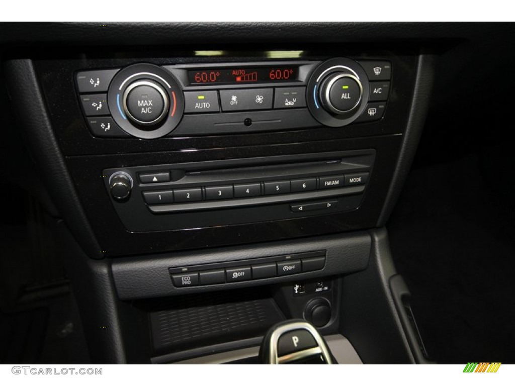 2013 BMW X1 sDrive 28i Controls Photo #76388032