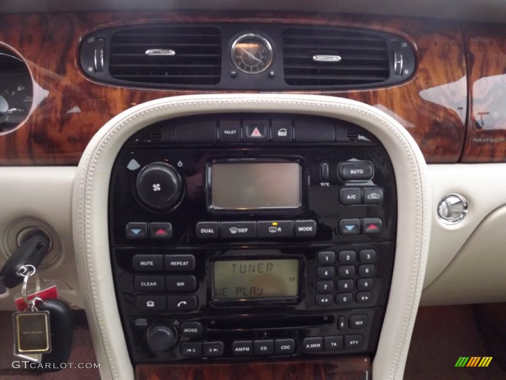 2004 Jaguar XJ XJ8 Controls Photo #76395117