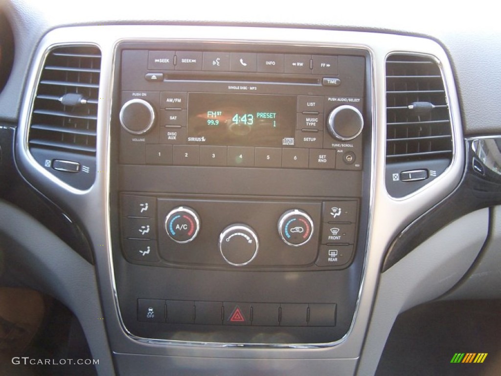 2011 Grand Cherokee Laredo - Natural Green Pearl / Dark Graystone/Medium Graystone photo #18