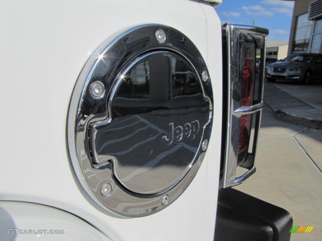 2011 Wrangler Sahara 4x4 - Bright White / Black/Dark Saddle photo #23