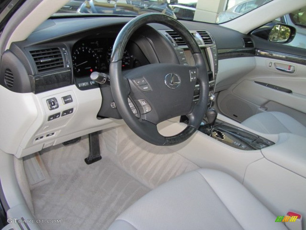 Light Gray Interior 2011 Lexus LS 460 Photo #76399395