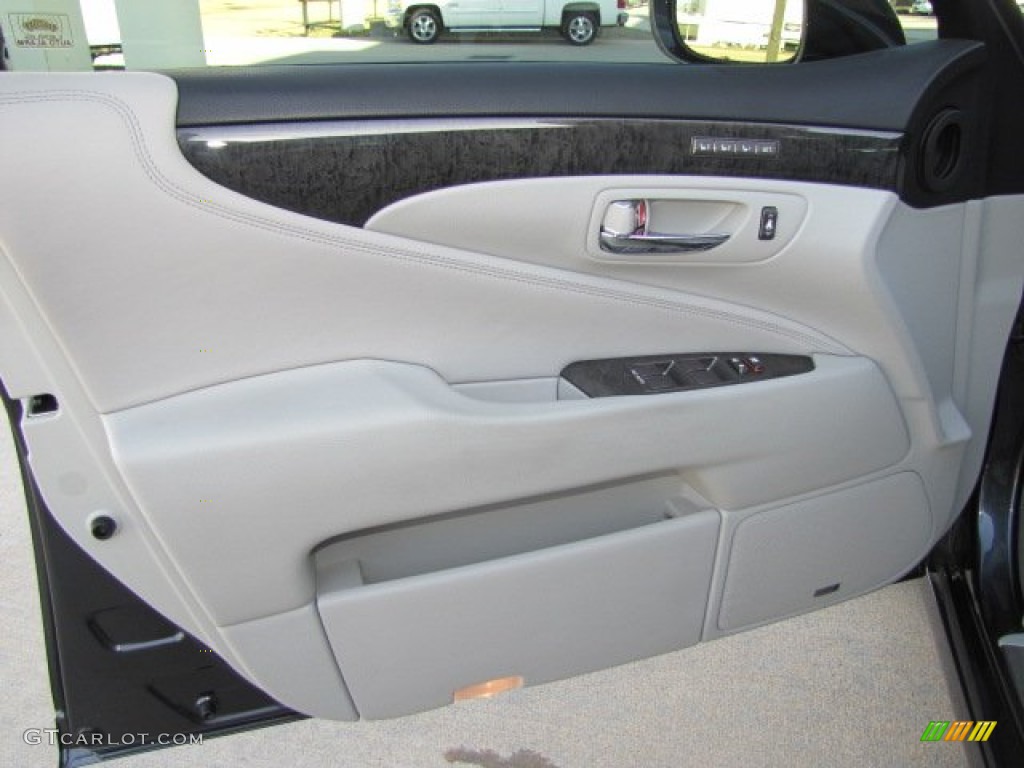 2011 Lexus LS 460 Light Gray Door Panel Photo #76400096