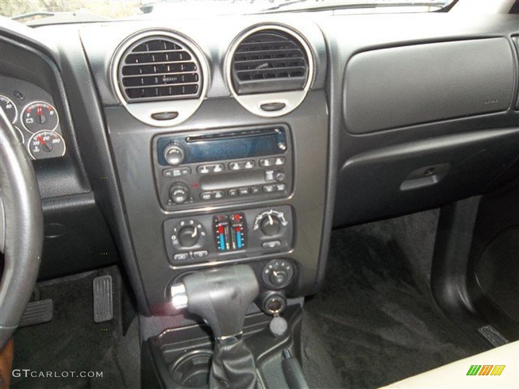 2006 GMC Envoy SLE Controls Photo #76401372