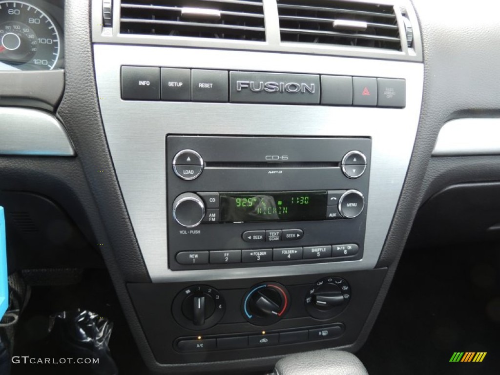 2008 Ford Fusion SE Controls Photo #76405139