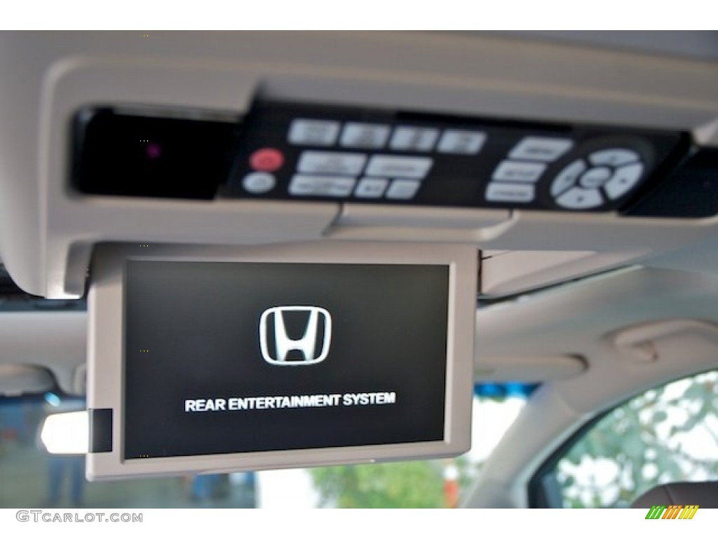 2013 Odyssey Touring - White Diamond Pearl / Truffle photo #18