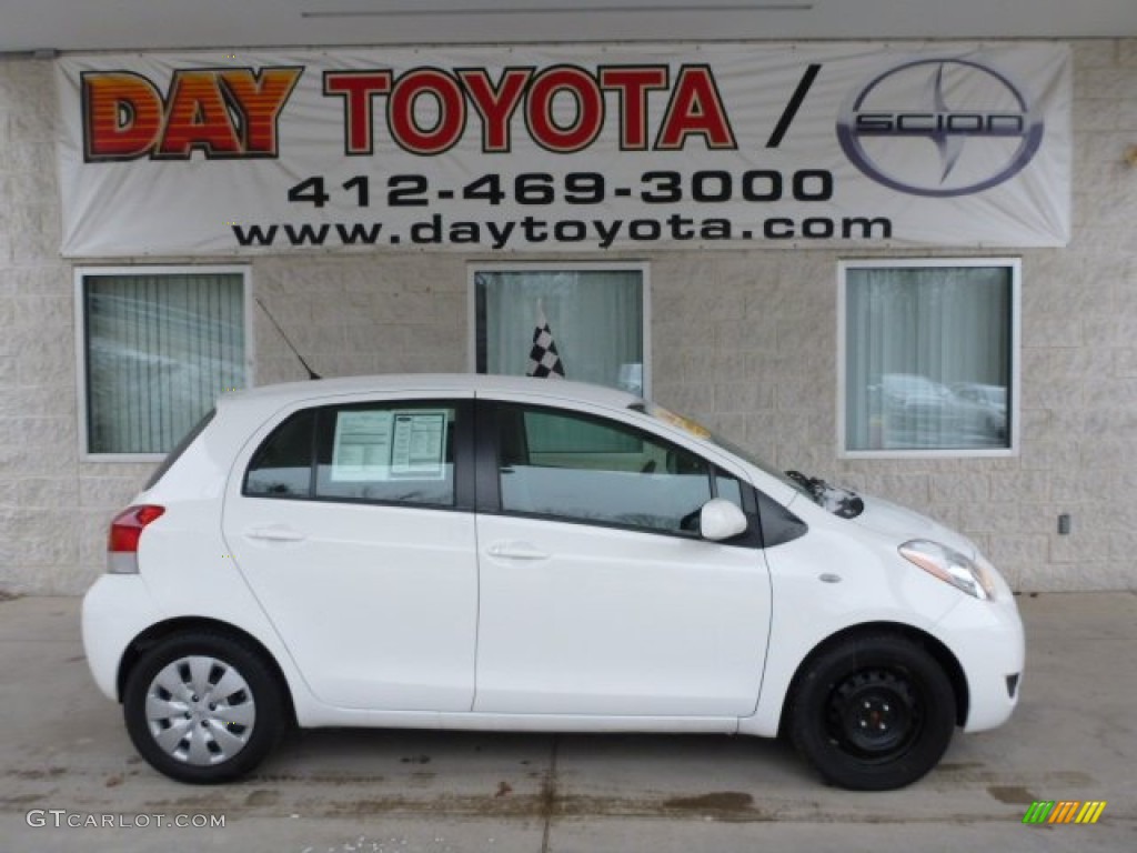 2009 Yaris 5 Door Liftback - Polar White / Dark Charcoal photo #1