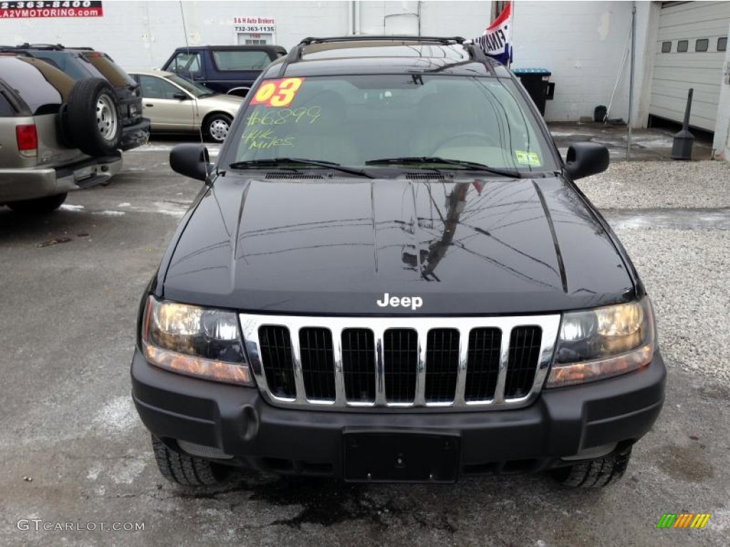 2003 Grand Cherokee Laredo 4x4 - Brilliant Black / Sandstone photo #2