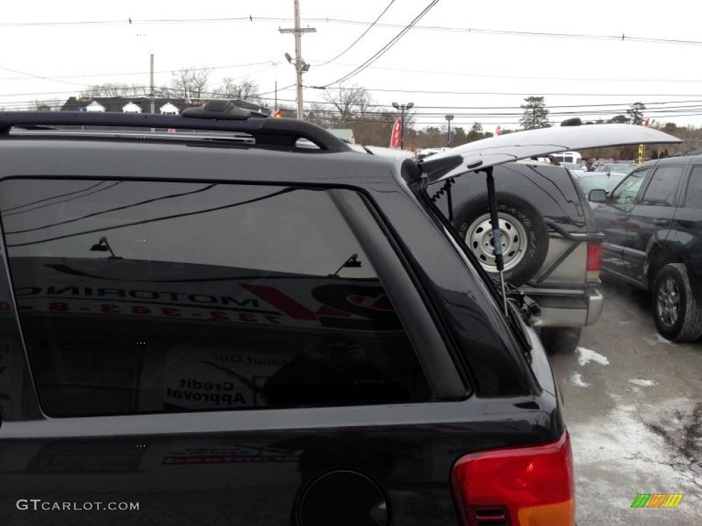 2003 Grand Cherokee Laredo 4x4 - Brilliant Black / Sandstone photo #13