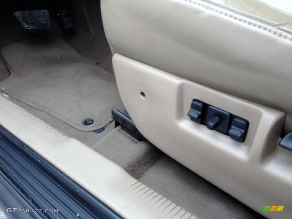 2003 Jeep Grand Cherokee Laredo 4x4 Controls Photo #76415864