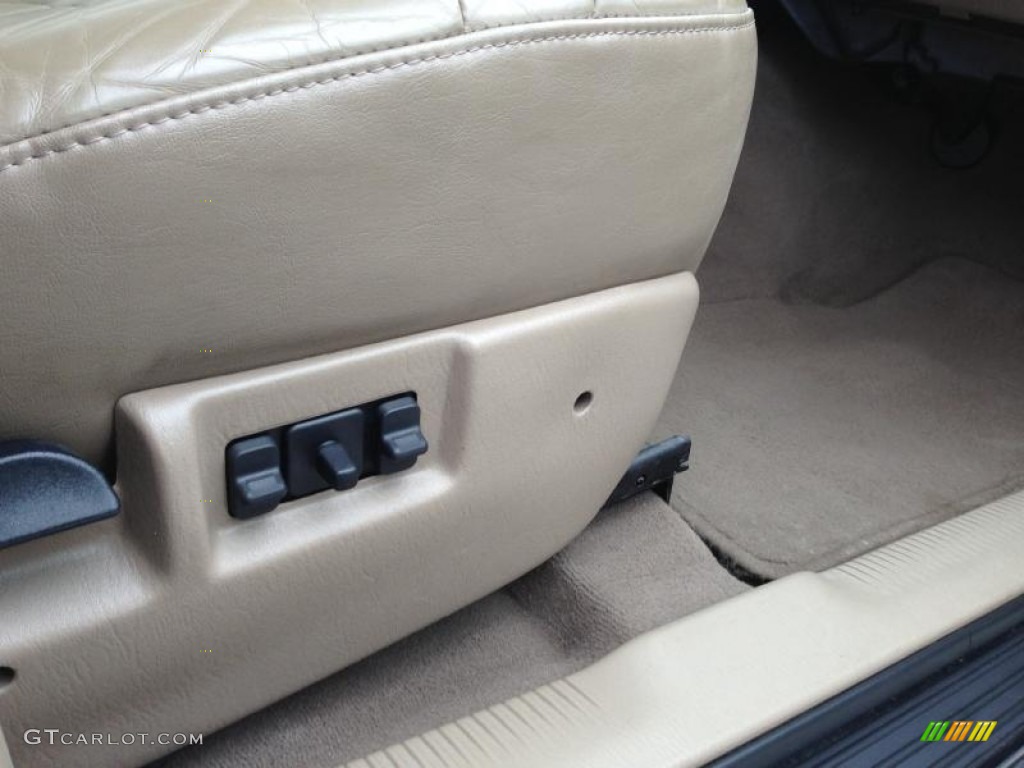 2003 Jeep Grand Cherokee Laredo 4x4 Controls Photo #76415910