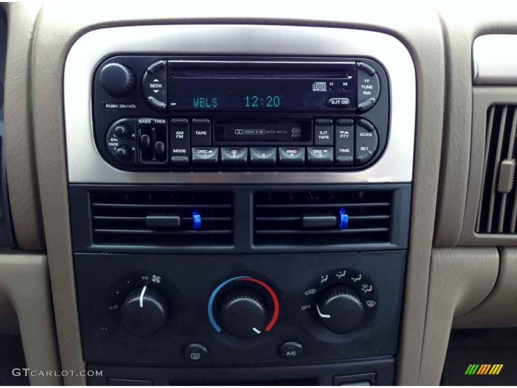 2003 Jeep Grand Cherokee Laredo 4x4 Controls Photo #76416033