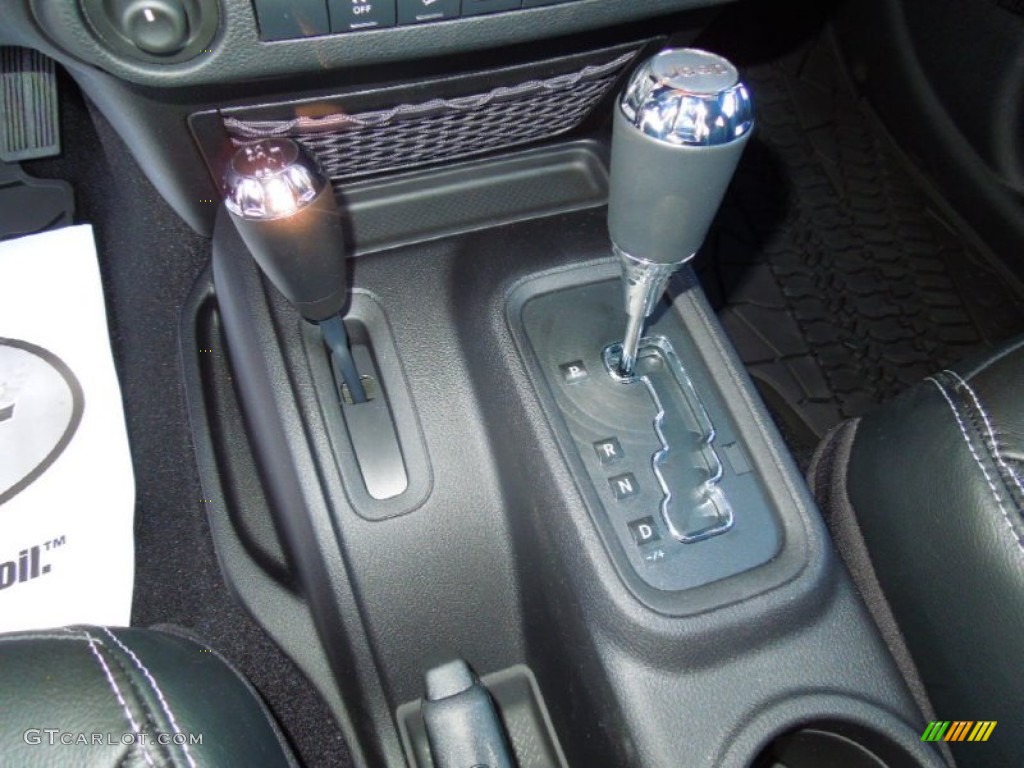 2013 Wrangler Oscar Mike Freedom Edition 4x4 - True Blue Pearl / Freedom Edition Black/Silver photo #12