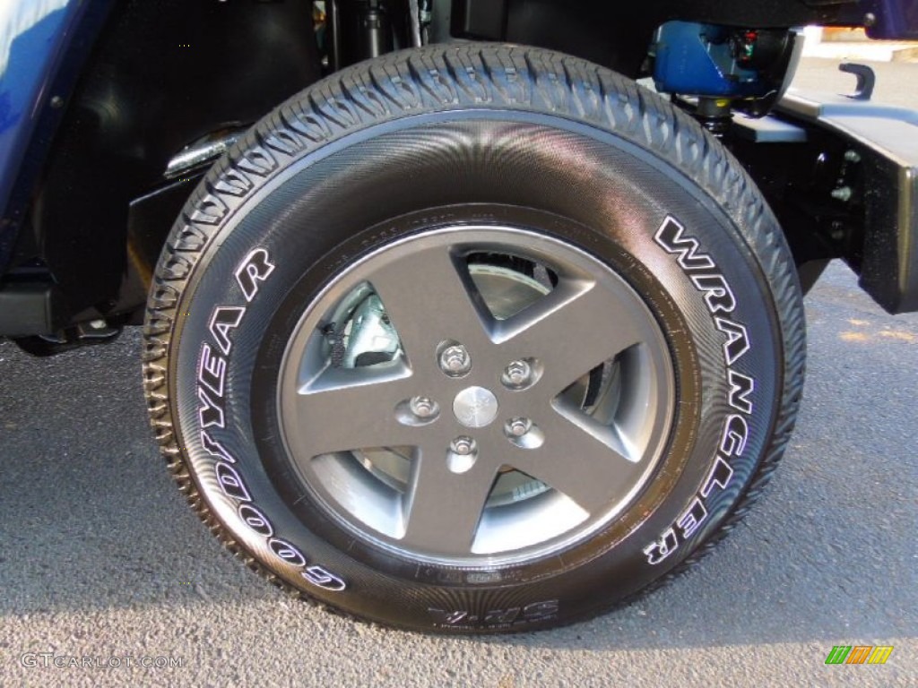 2013 Wrangler Oscar Mike Freedom Edition 4x4 - True Blue Pearl / Freedom Edition Black/Silver photo #21