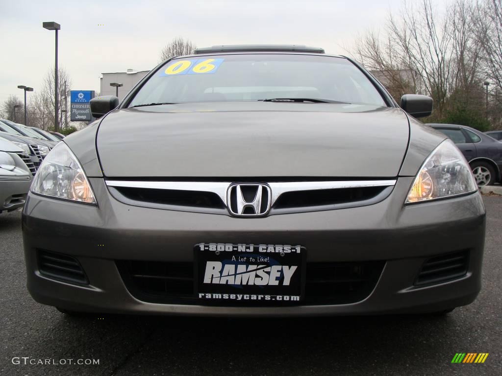 2006 Accord EX-L Sedan - Carbon Bronze Pearl / Black photo #2