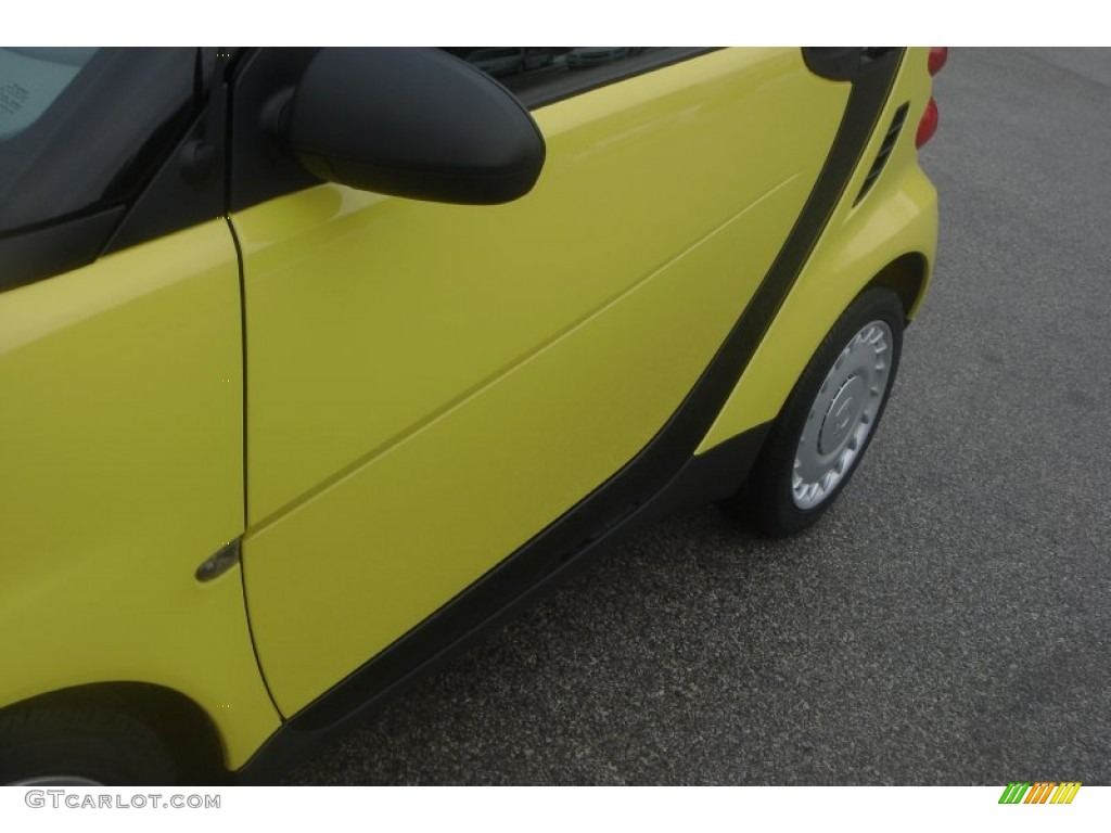 2010 fortwo pure coupe - Light Yellow / Grey photo #10