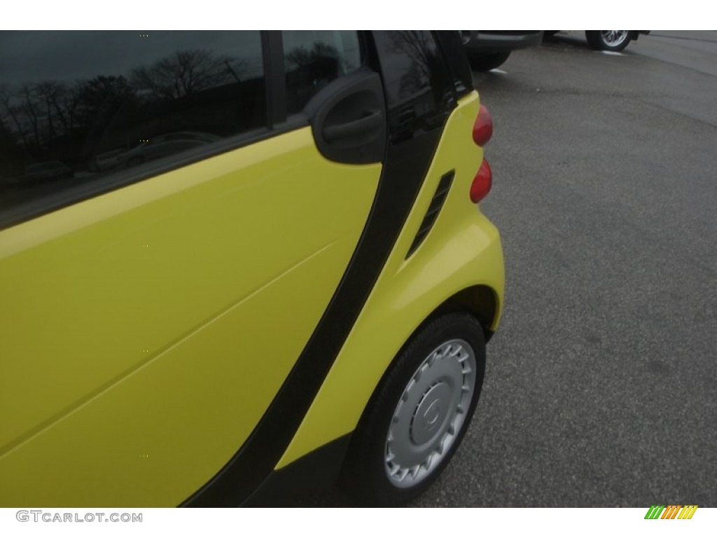 2010 fortwo pure coupe - Light Yellow / Grey photo #11