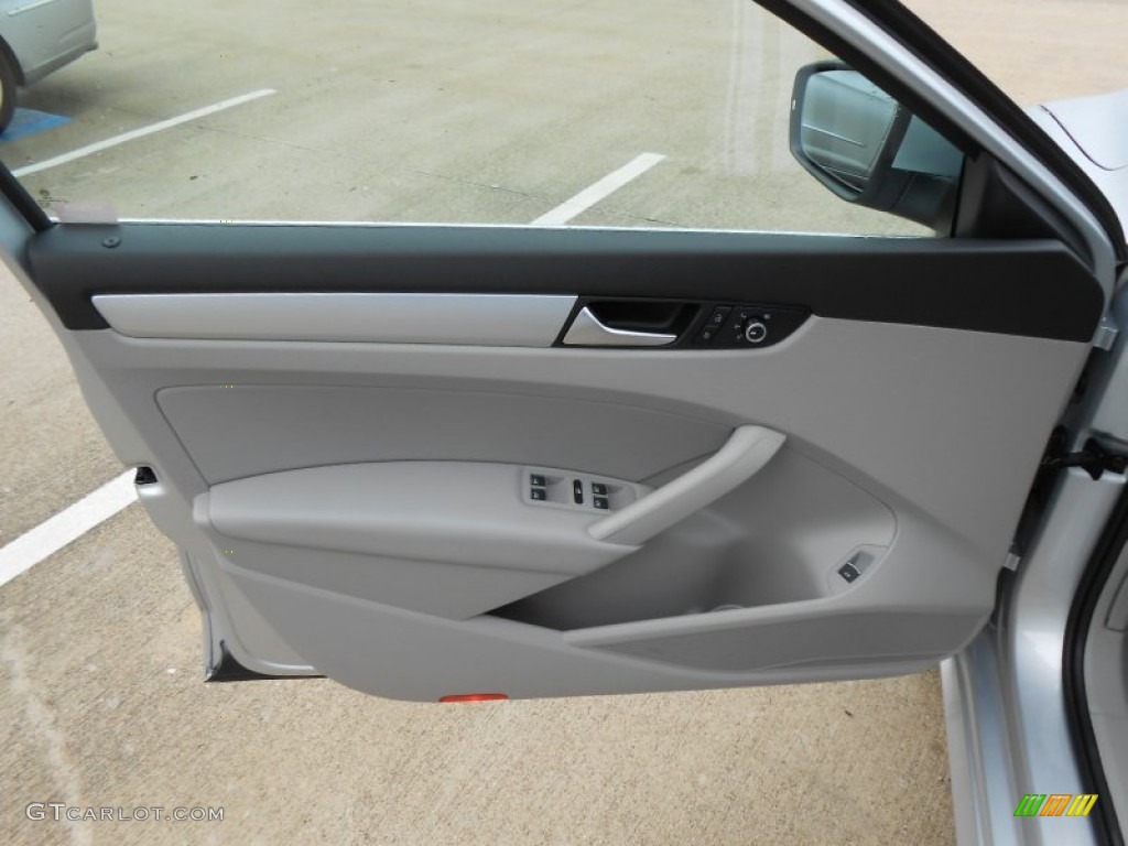 2013 Volkswagen Passat TDI SE Moonrock Gray Door Panel Photo #76427171