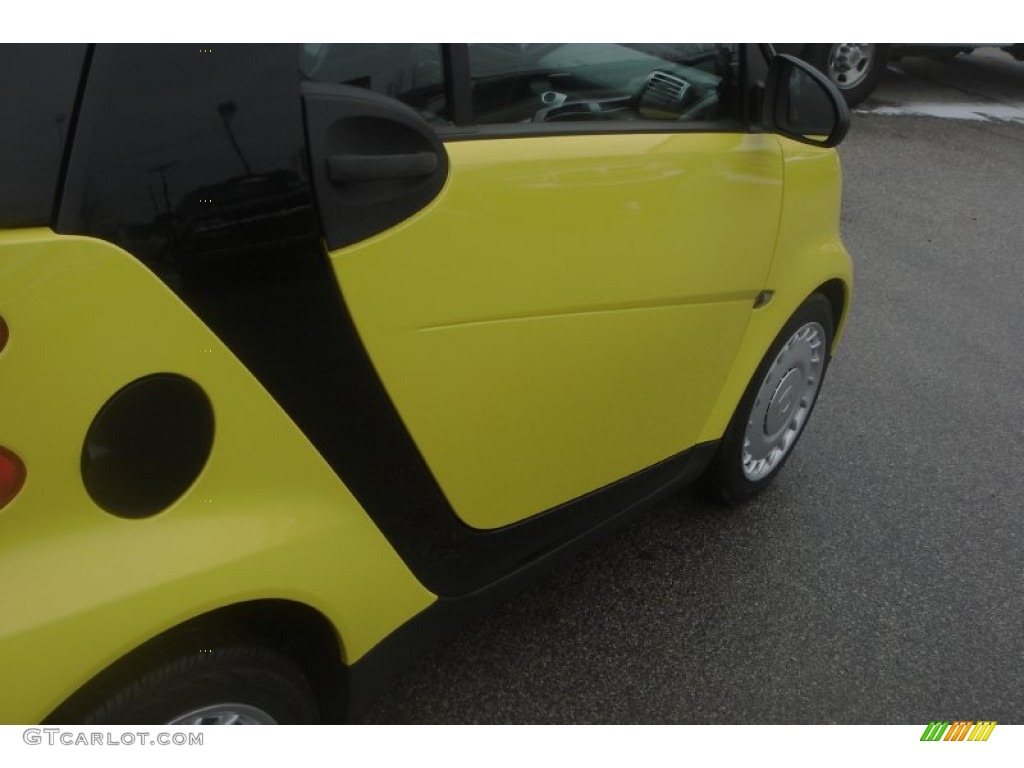 2010 fortwo pure coupe - Light Yellow / Grey photo #13
