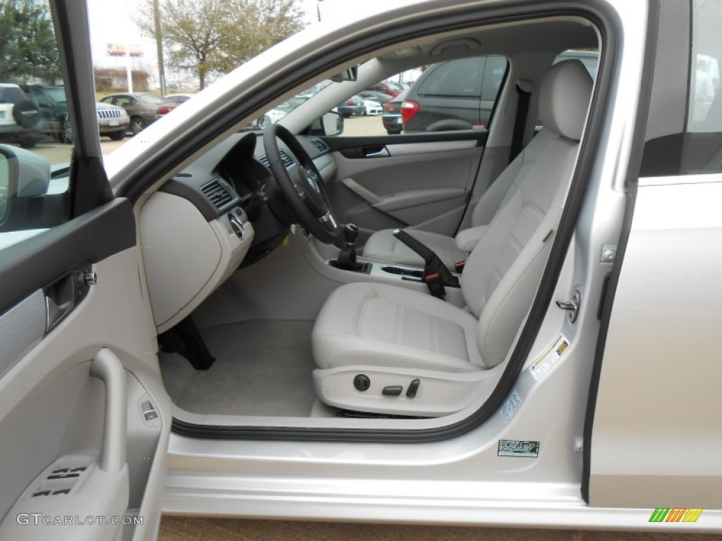 2013 Volkswagen Passat TDI SE Front Seat Photo #76427181