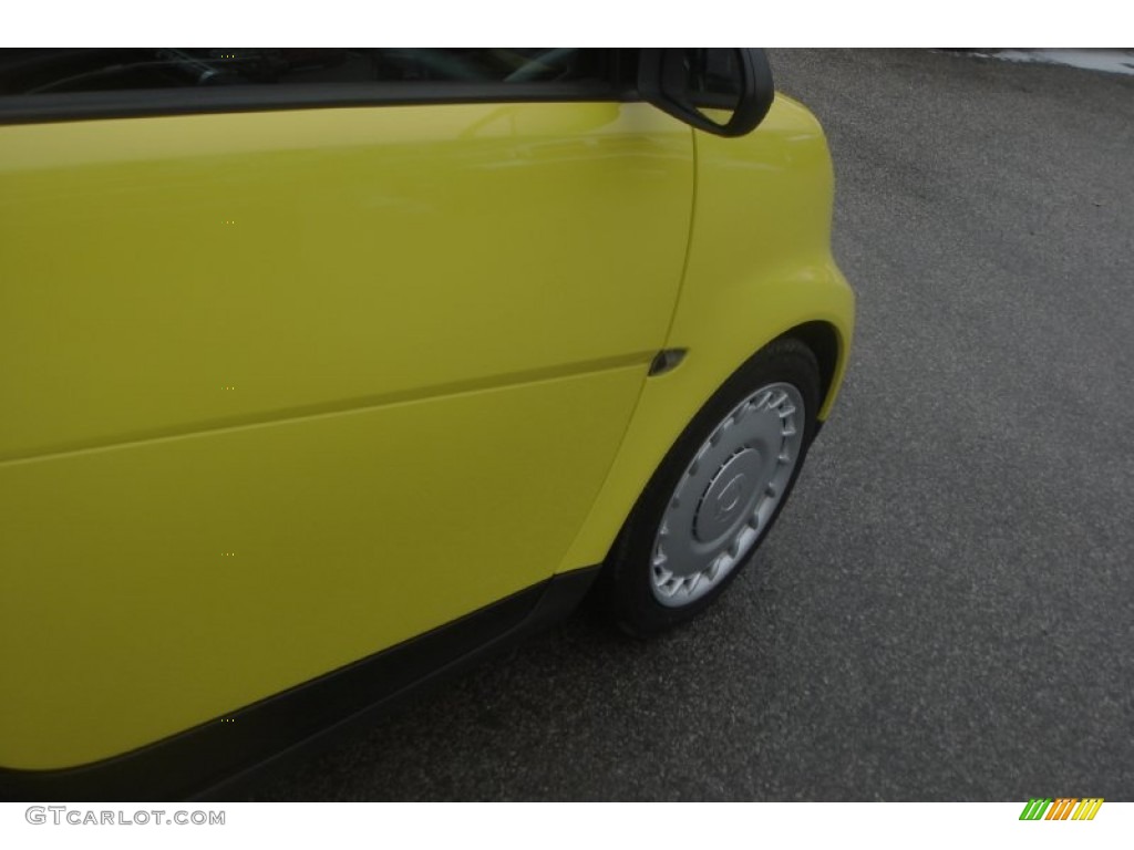 2010 fortwo pure coupe - Light Yellow / Grey photo #14