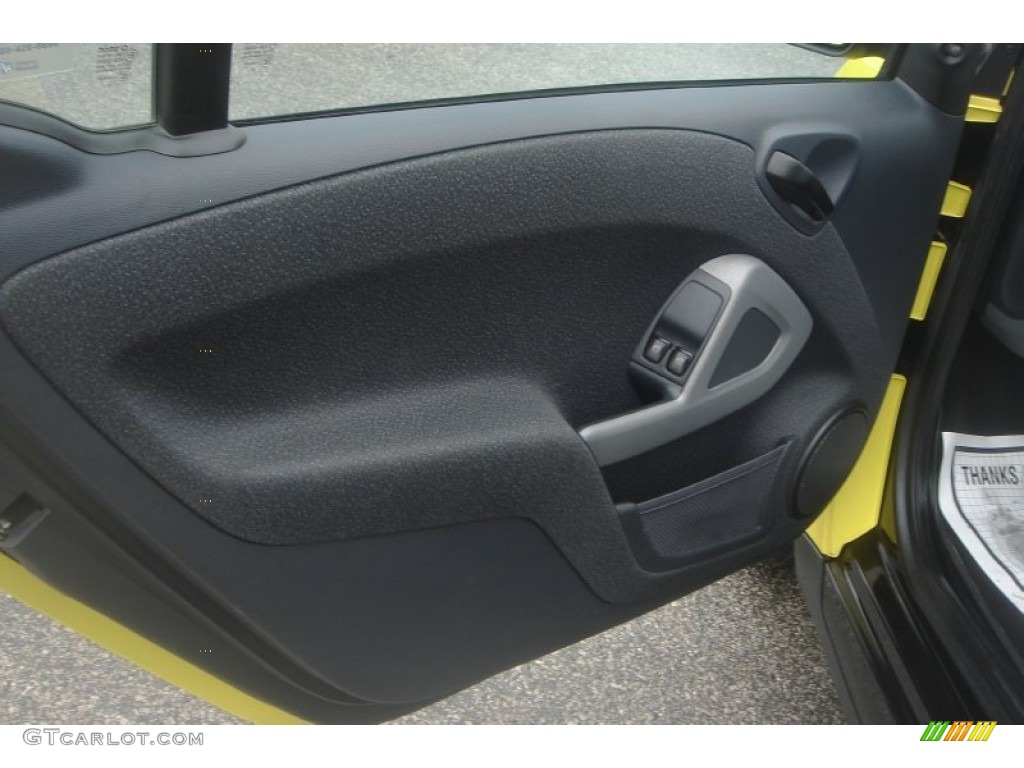 2010 fortwo pure coupe - Light Yellow / Grey photo #22