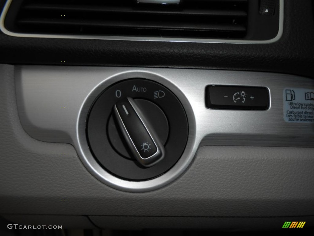 2013 Volkswagen Passat TDI SE Controls Photo #76427301
