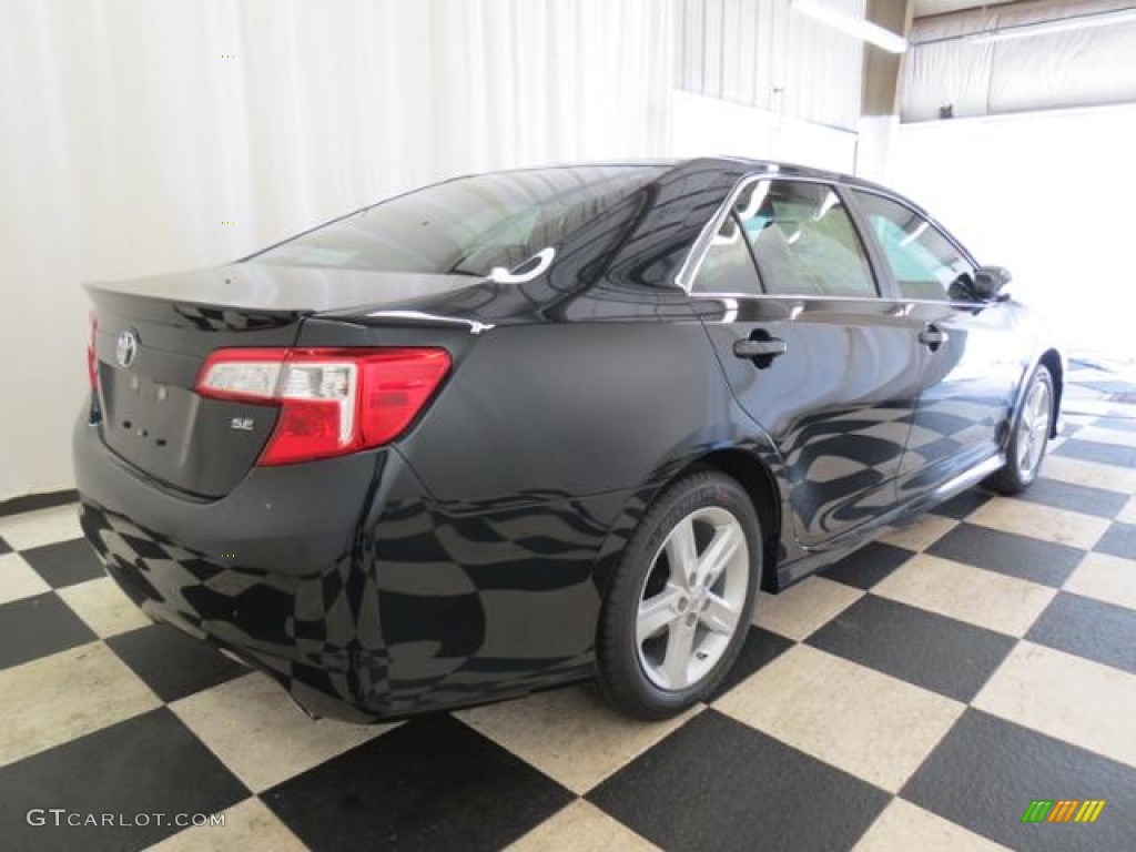 2013 Camry SE - Cosmic Gray Metallic / Black photo #17