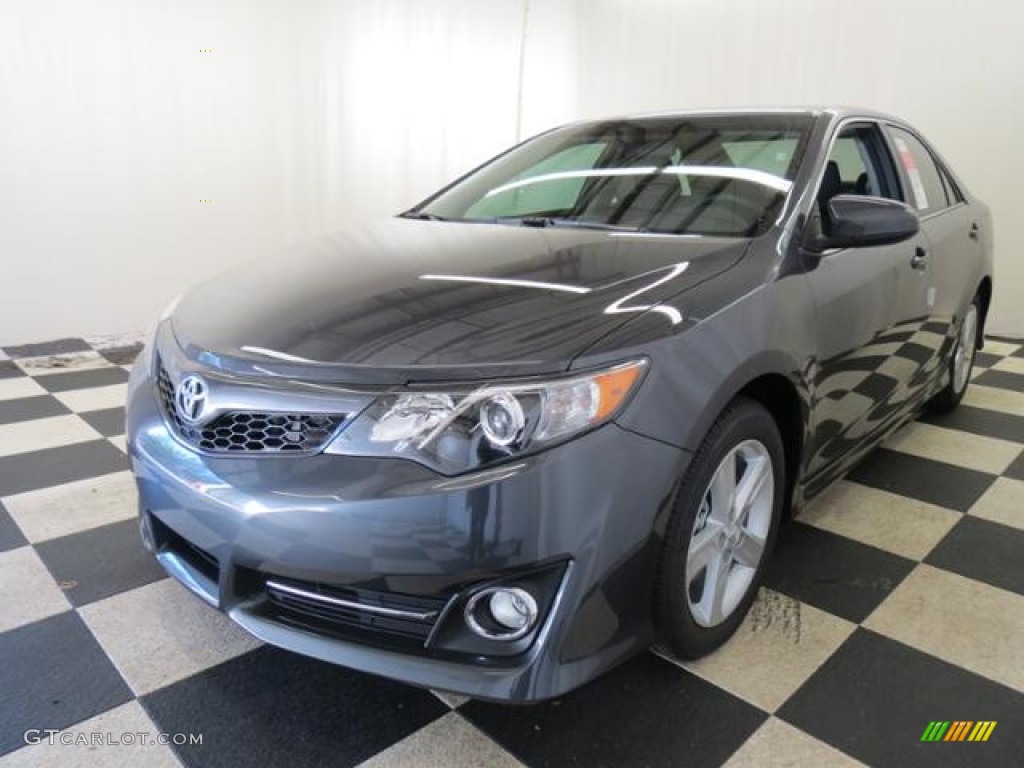 2013 Camry SE - Magnetic Gray Metallic / Black photo #3