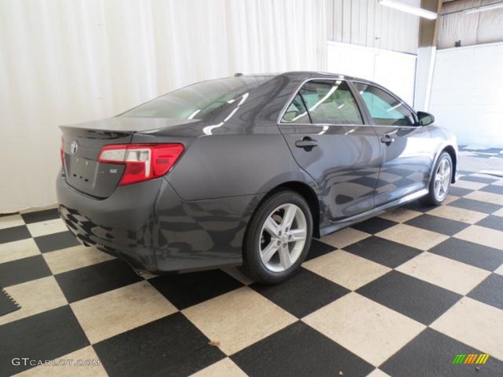 2013 Camry SE - Magnetic Gray Metallic / Black photo #17