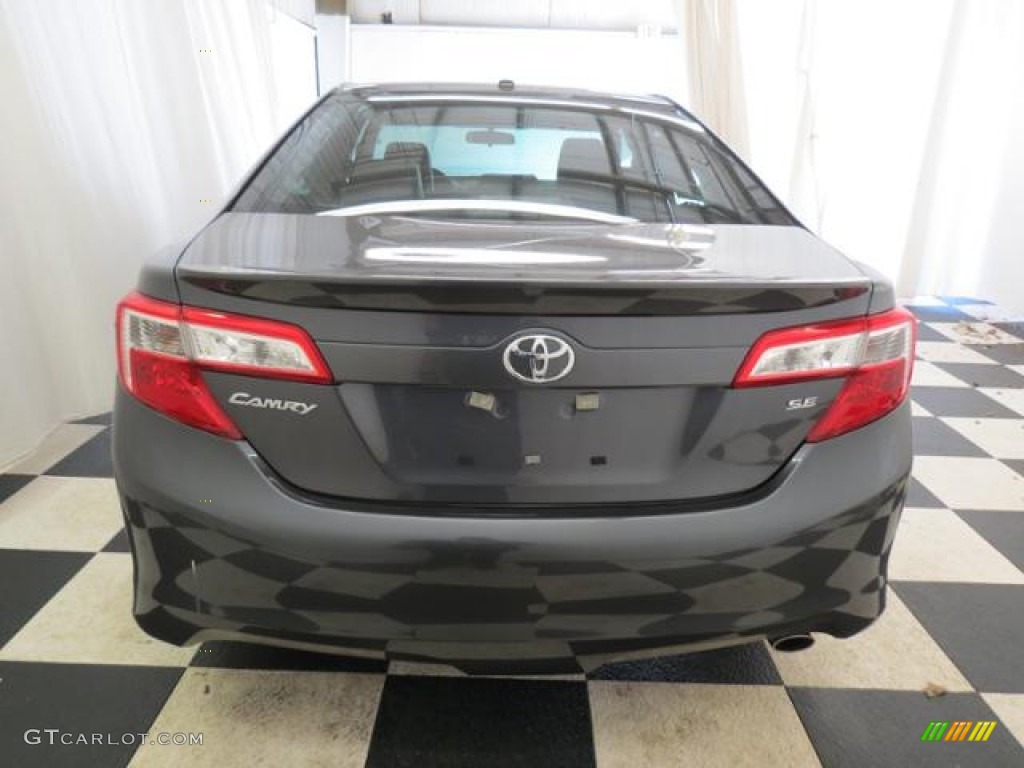 2013 Camry SE - Magnetic Gray Metallic / Black photo #18