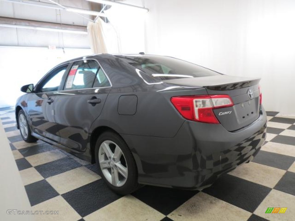 2013 Camry SE - Magnetic Gray Metallic / Black photo #19
