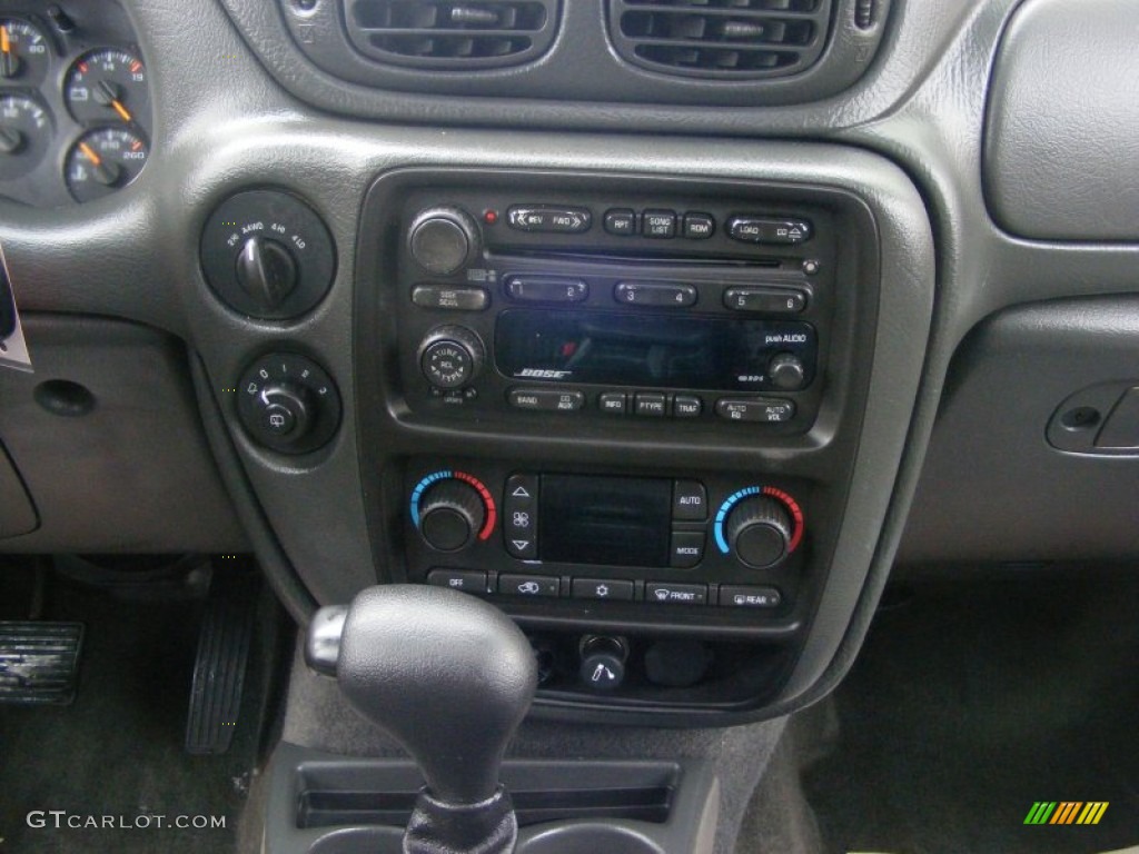 2004 Chevrolet TrailBlazer LT 4x4 Controls Photo #76436453