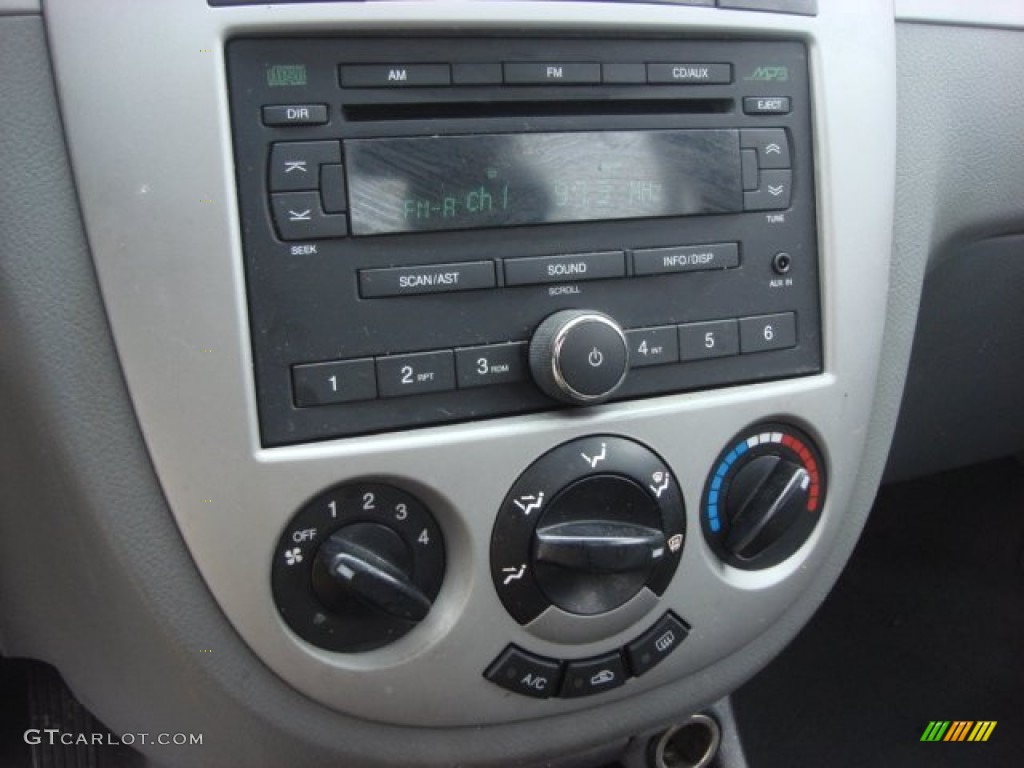 2008 Suzuki Forenza Standard Forenza Model Controls Photo #76438154