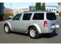 Silver Lightning Metallic - Pathfinder LE 4x4 Photo No. 5