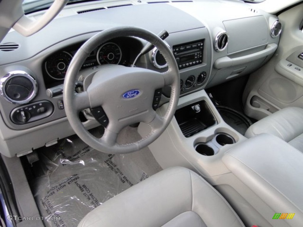 Medium Flint Grey Interior 2006 Ford Expedition XLT 4x4 Photo #76445060
