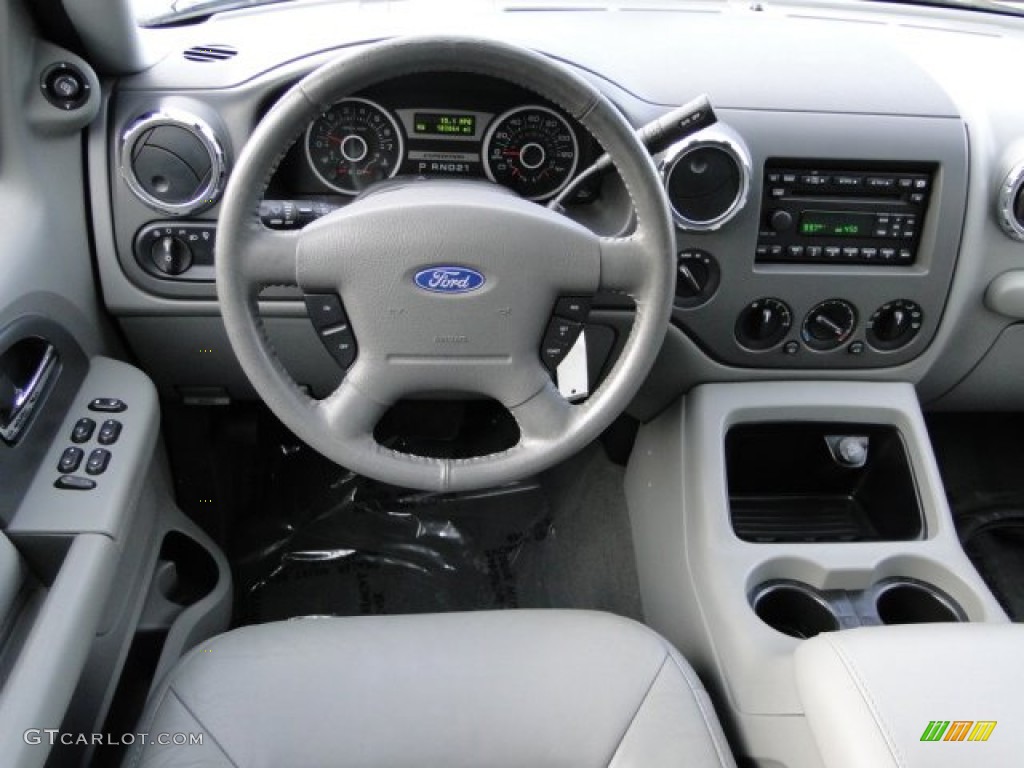 2006 Ford Expedition XLT 4x4 Dashboard Photos