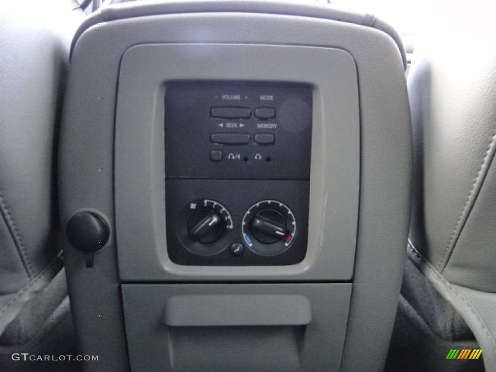 2006 Ford Expedition XLT 4x4 Controls Photo #76445123