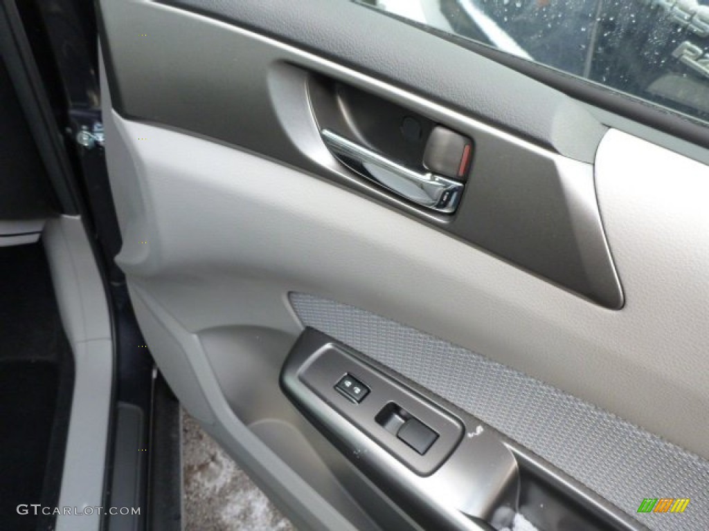 2013 Forester 2.5 X Premium - Dark Gray Metallic / Platinum photo #6