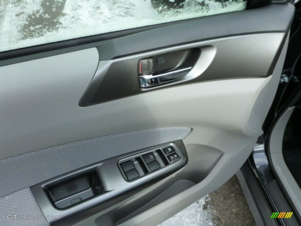 2013 Forester 2.5 X Premium - Dark Gray Metallic / Platinum photo #14