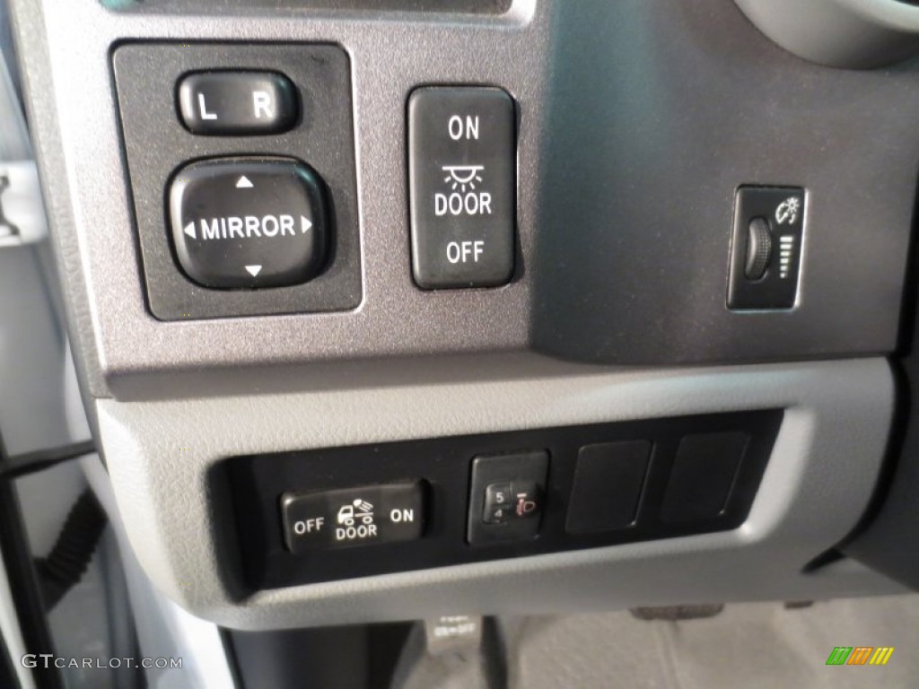 2011 Tundra Double Cab - Super White / Graphite Gray photo #31