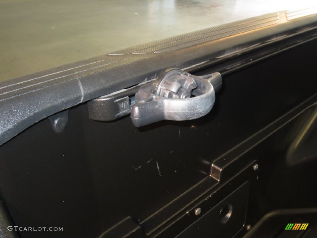 2012 Tacoma Regular Cab - Super White / Graphite photo #12