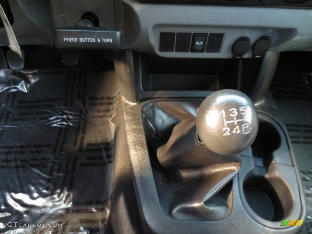 2012 Tacoma Regular Cab - Super White / Graphite photo #17