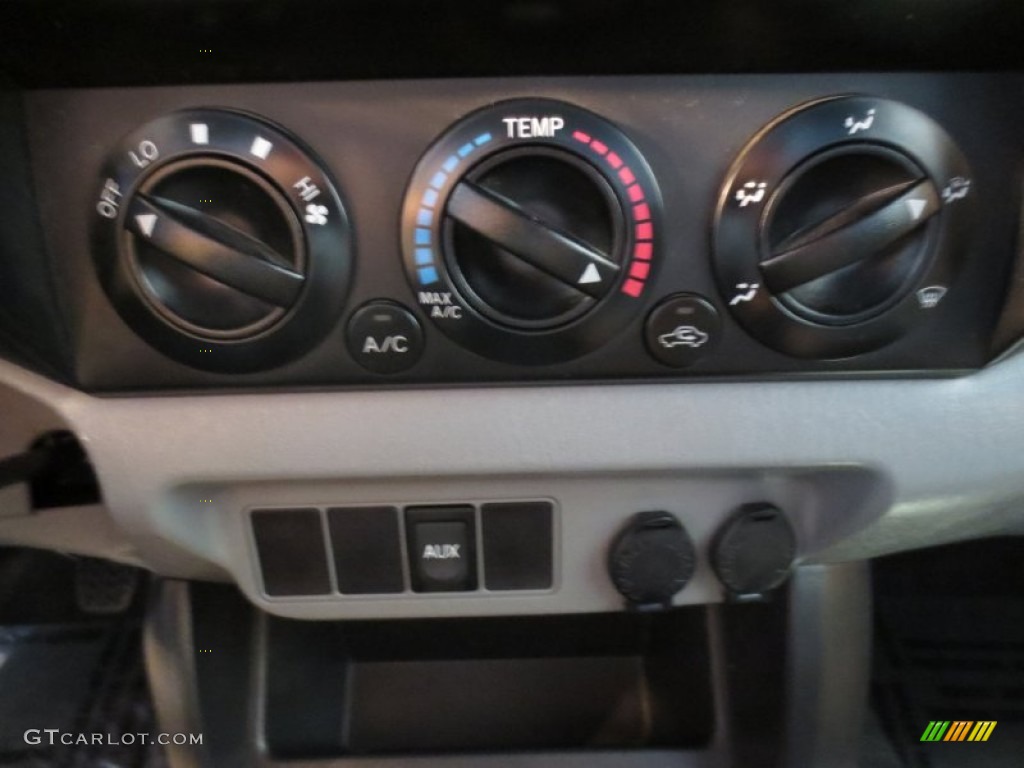 2012 Tacoma Regular Cab - Super White / Graphite photo #24