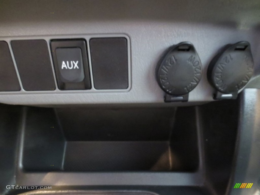 2012 Tacoma Regular Cab - Super White / Graphite photo #25