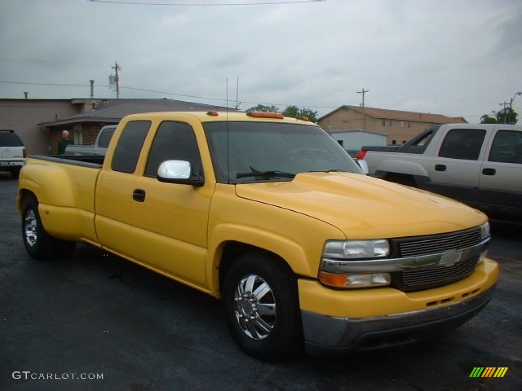 2002 Silverado 3500 LT Extended Cab Dually - Wheatland Yellow / Graphite photo #1